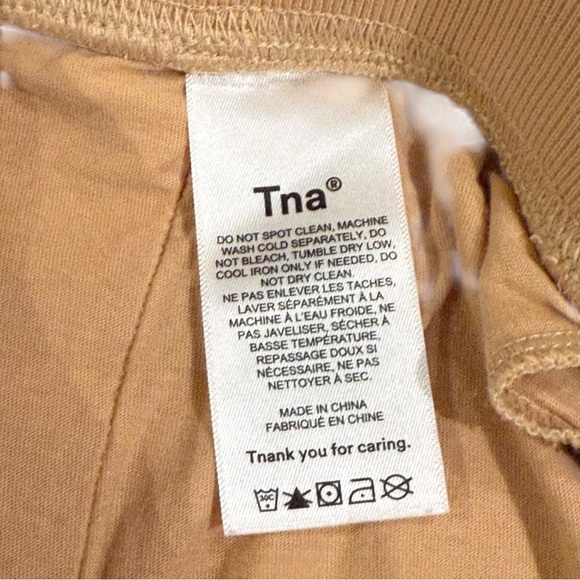 Aritzia Tna Airy Fleece Perfect Sweatshort M - Picture 4 of 7